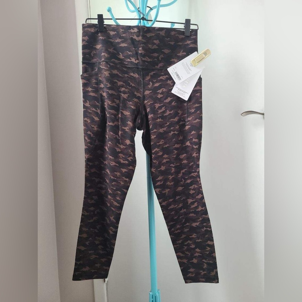 Athleta Salutations Stash Pocket II Printed 7/8 Leggings Camo Brown Size large